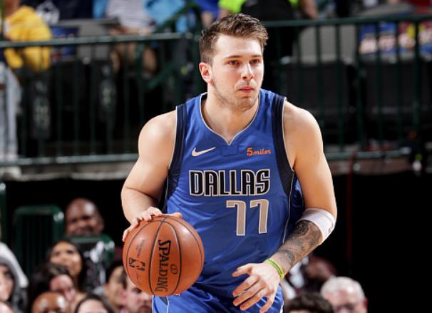  东契奇绝杀三分，独行侠加时险胜太阳  