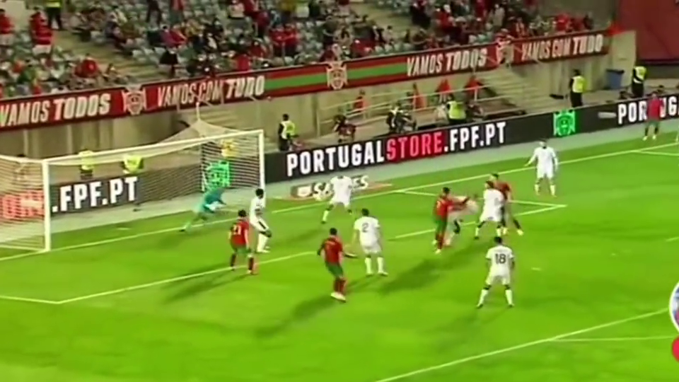  紫百合定位球战术显神威头槌破门绝杀热那亚  